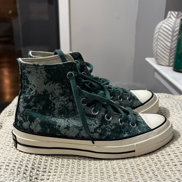Green limited edition converse sneakers - Picture 5 of 6